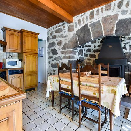 Beautiful Villa In The Parc Des Volcans D Auvergne Vic-sur-Cère Buitenkant foto