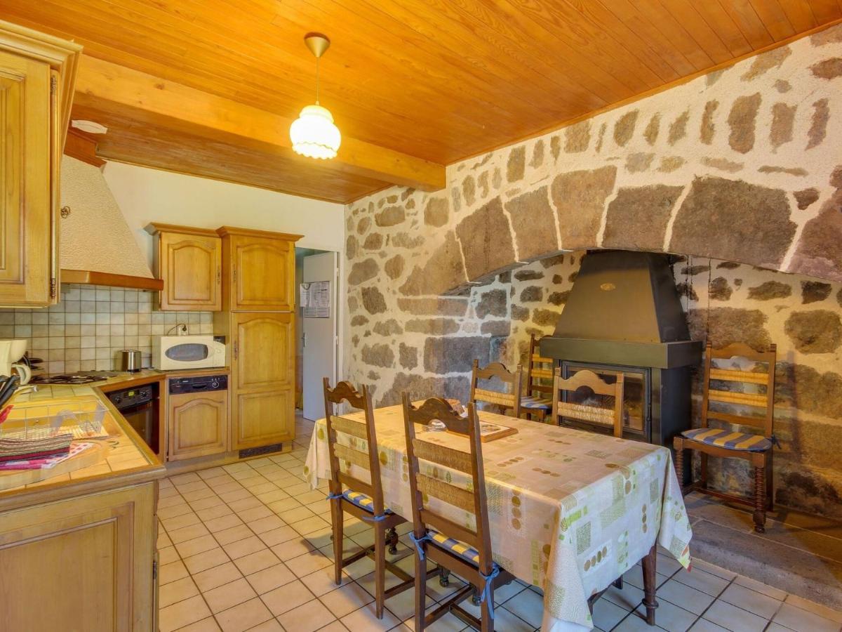 Beautiful Villa In The Parc Des Volcans D Auvergne Vic-sur-Cère Buitenkant foto