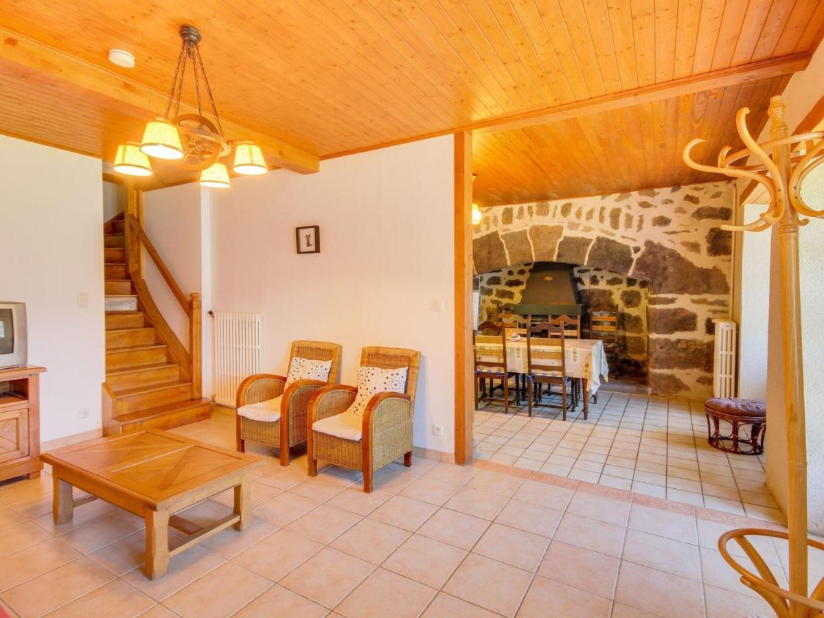 Beautiful Villa In The Parc Des Volcans D Auvergne Vic-sur-Cère Buitenkant foto