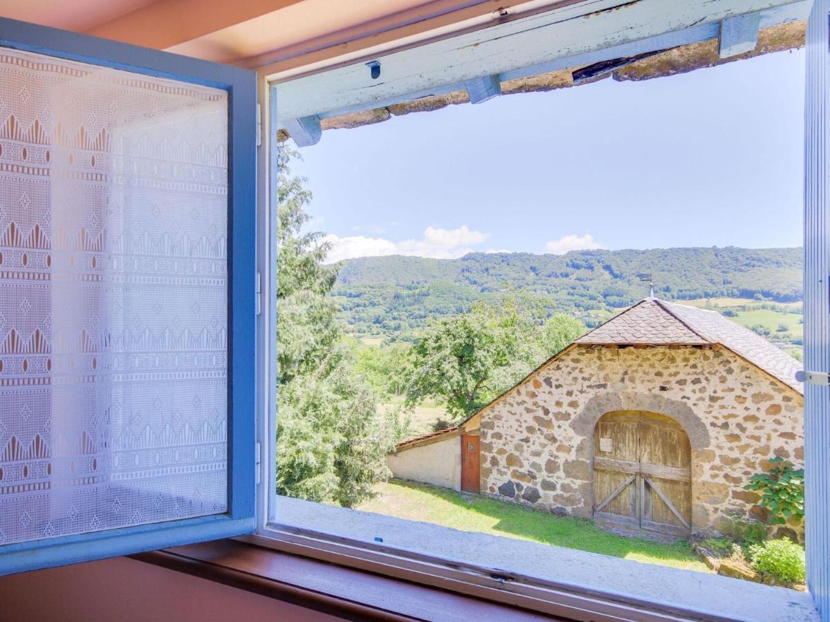 Beautiful Villa In The Parc Des Volcans D Auvergne Vic-sur-Cère Buitenkant foto