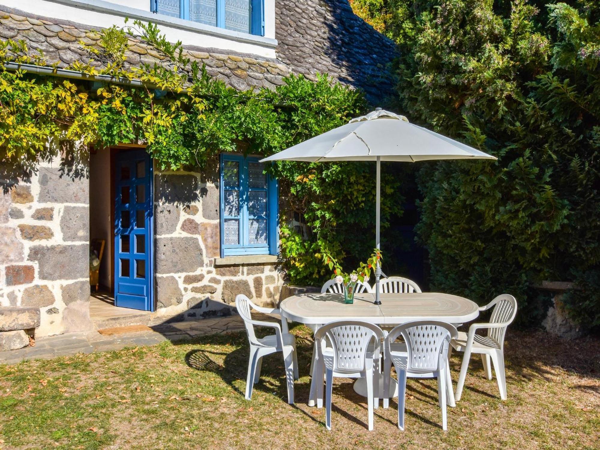 Beautiful Villa In The Parc Des Volcans D Auvergne Vic-sur-Cère Buitenkant foto